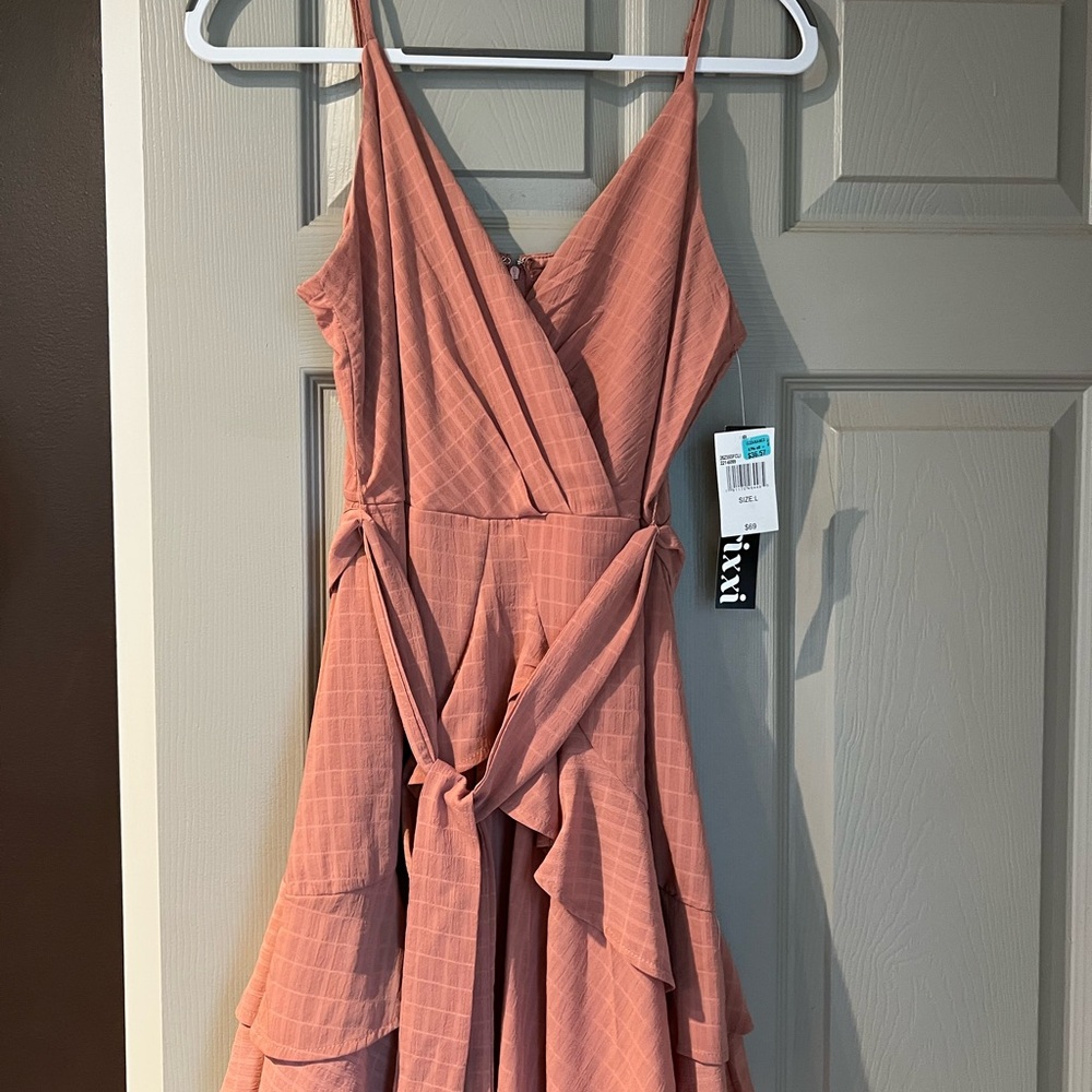 Elegant Peach Sleeveless Dress